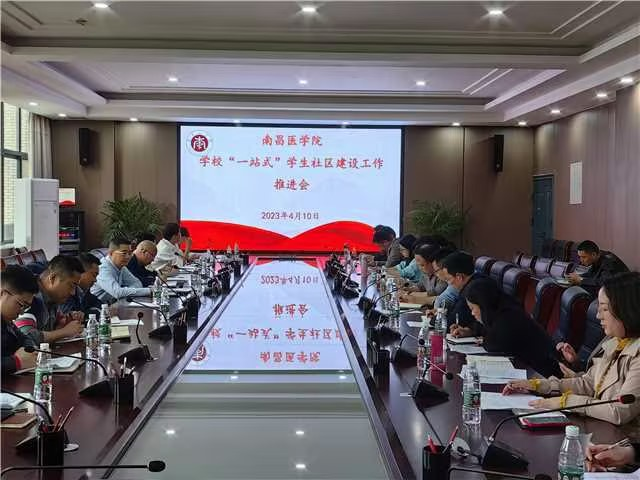 餐厅里的人们中度可信度描述已自动生成